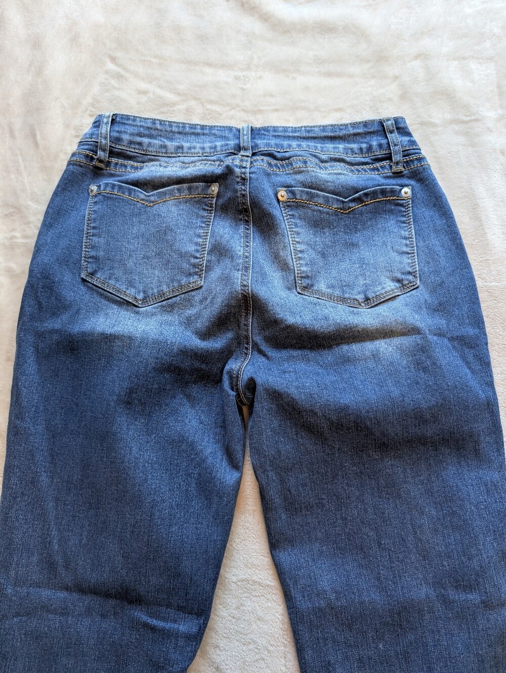 Flamingals Mid-rise Raw Hem V Design Bootcut Jeans NWT Size Medium - Picture 5 of 10